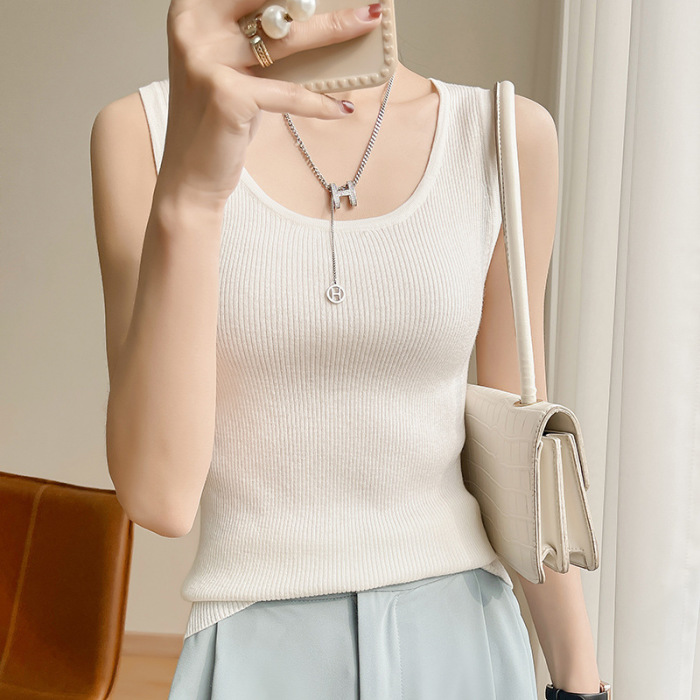 U-neck slim fit solid color base 82 